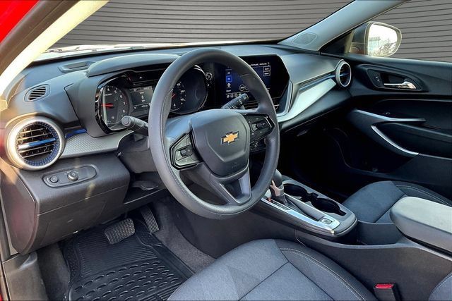 Used 2026 Chevrolet Trax LS FWD image 15