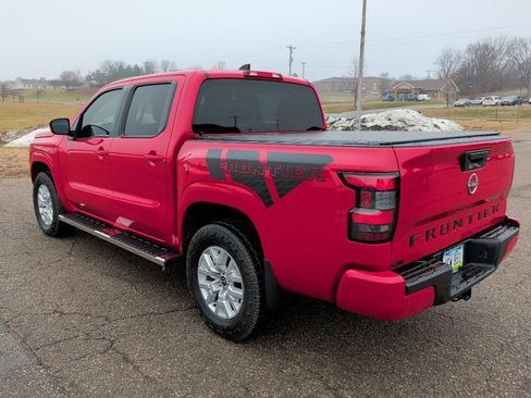 Used 2022 Nissan Frontier SV w/ Graphics Package image 3