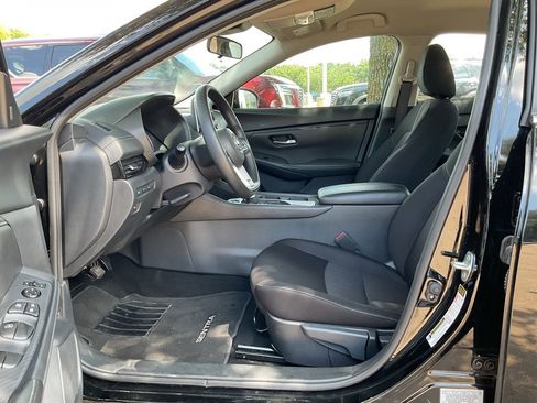 Used 2025 Nissan Sentra SV FWD image 8