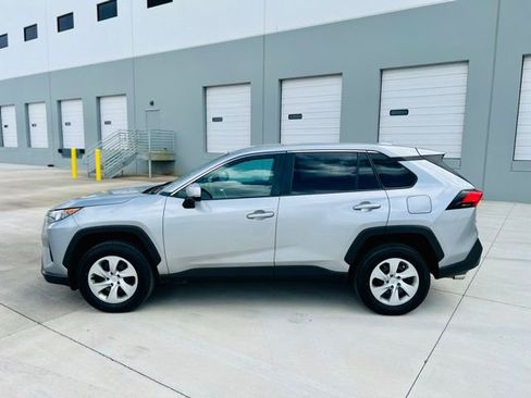 Used 2022 Toyota RAV4 LE image 2