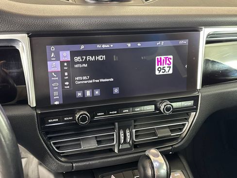 Used 2020 Porsche Macan AWD/4WD image 25