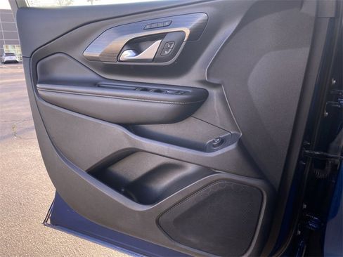 Used 2023 GMC Terrain SLT image 28