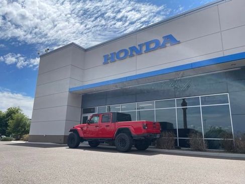 Used 2021 Jeep Gladiator Sport image 17