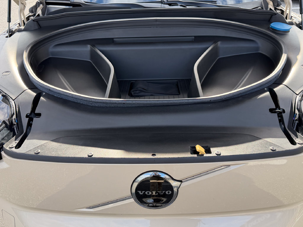 Certified 2025 Volvo EX90 Plus AWD/4WD image 39
