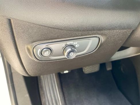 Used 2022 Chevrolet Equinox LS w/ LS Convenience Package FWD image 15