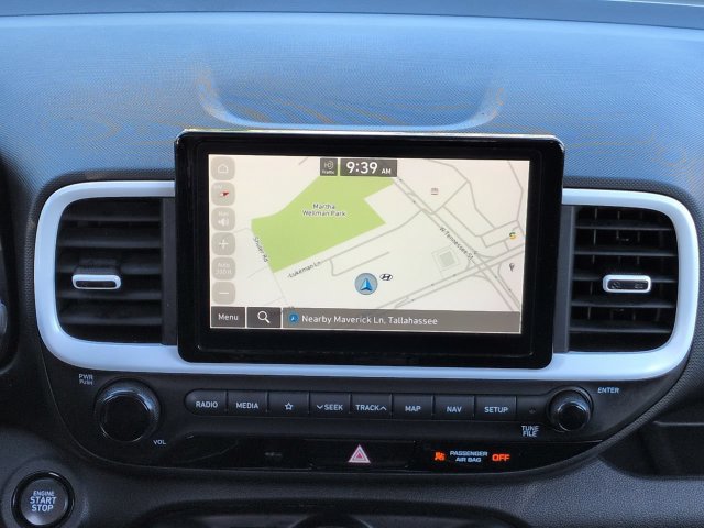 Used 2022 Hyundai Venue Limited FWD image 18