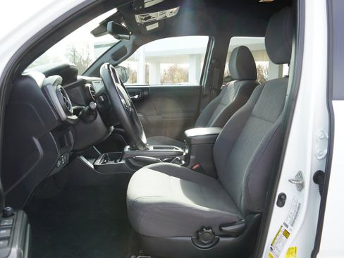 Used 2019 Toyota Tacoma TRD Off-Road image 17