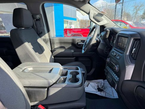 Used 2024 Chevrolet Silverado 2500 Custom w/ Custom Value Package image 33