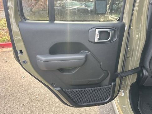 New 2026 Jeep Gladiator Rubicon w/ Technology Group image 20