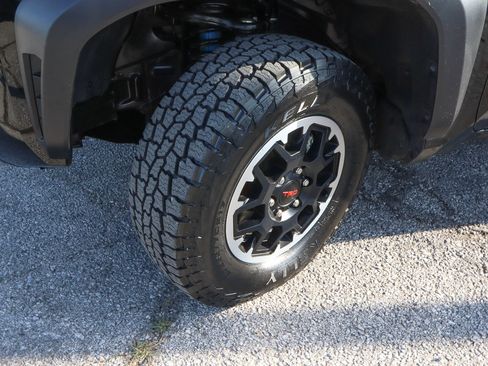 Used 2025 Toyota Tacoma TRD Off-Road AWD/4WD image 17