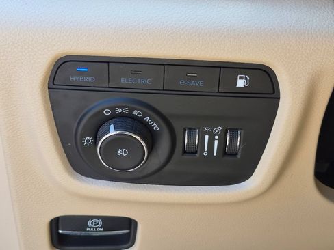 Used 2023 Jeep Grand Cherokee 4WD 4xe image 17