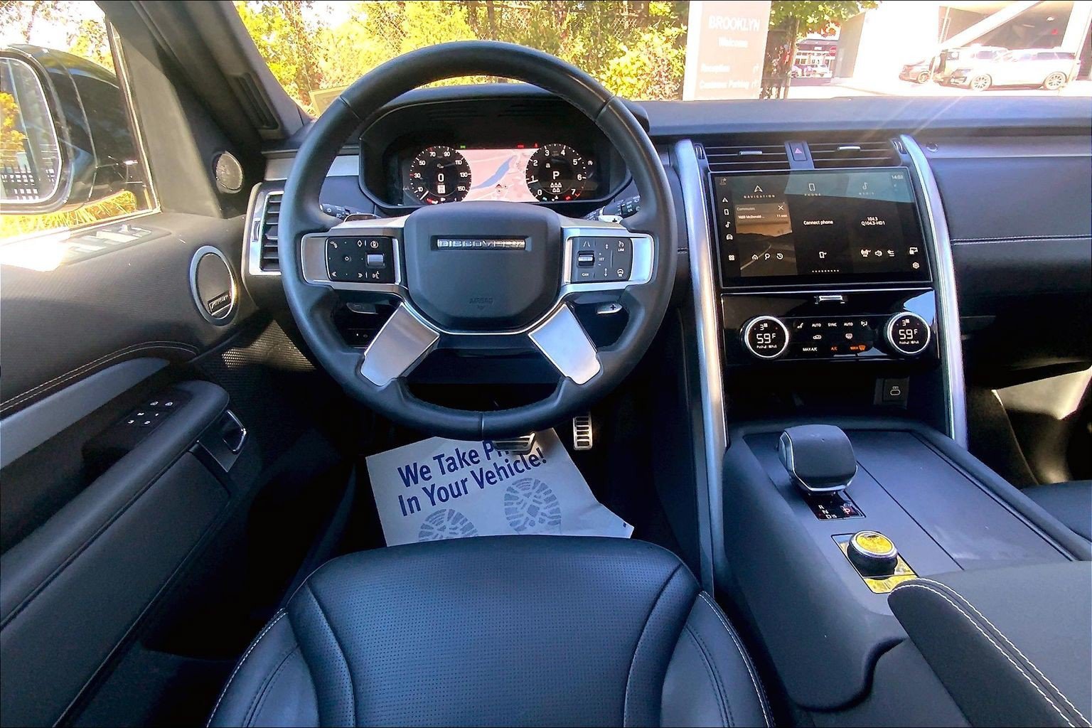 Certified 2025 Land Rover Discovery Dynamic SE AWD/4WD image 5