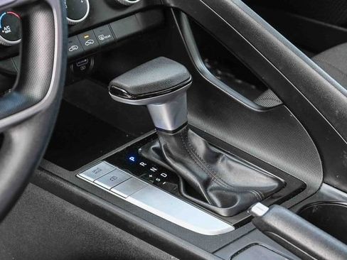 Certified 2023 Hyundai Elantra SE image 25