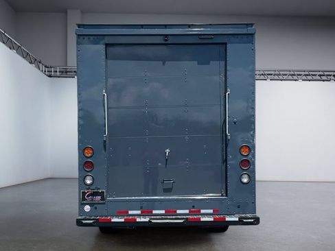 Used 2021 Ford Transit 350 DRW RWD image 5