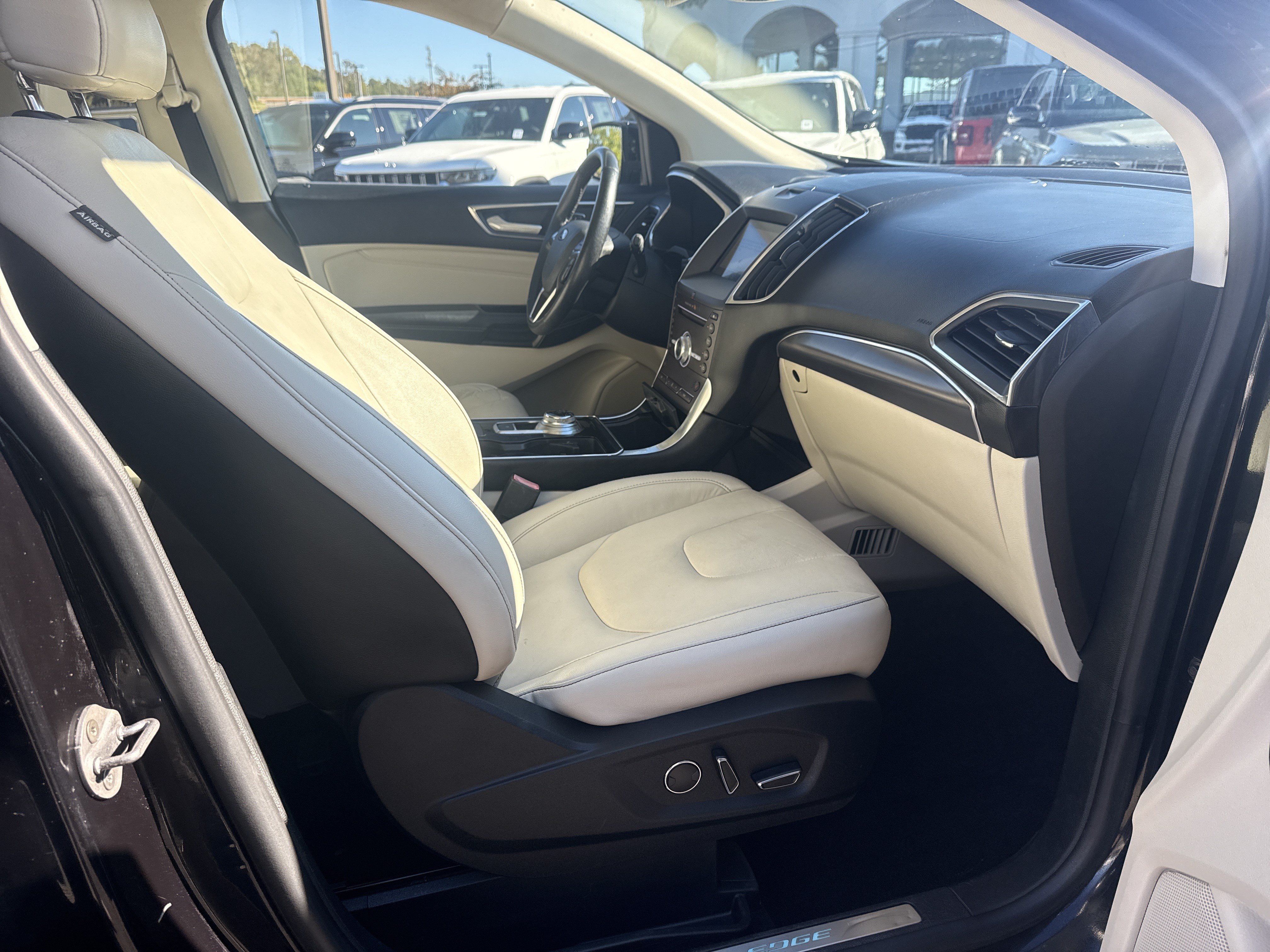 Used 2019 Ford Edge Titanium FWD image 13