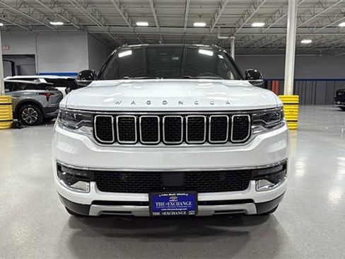 Used 2024 Jeep Wagoneer Series III image 17