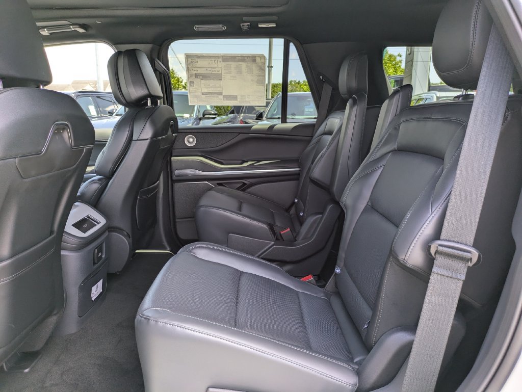 New 2027 Lincoln Navigator Reserve w/ Jet Appearance Package AWD/4WD image 15