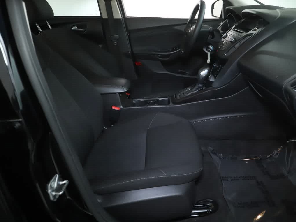 Used 2017 Ford Focus SE FWD image 31