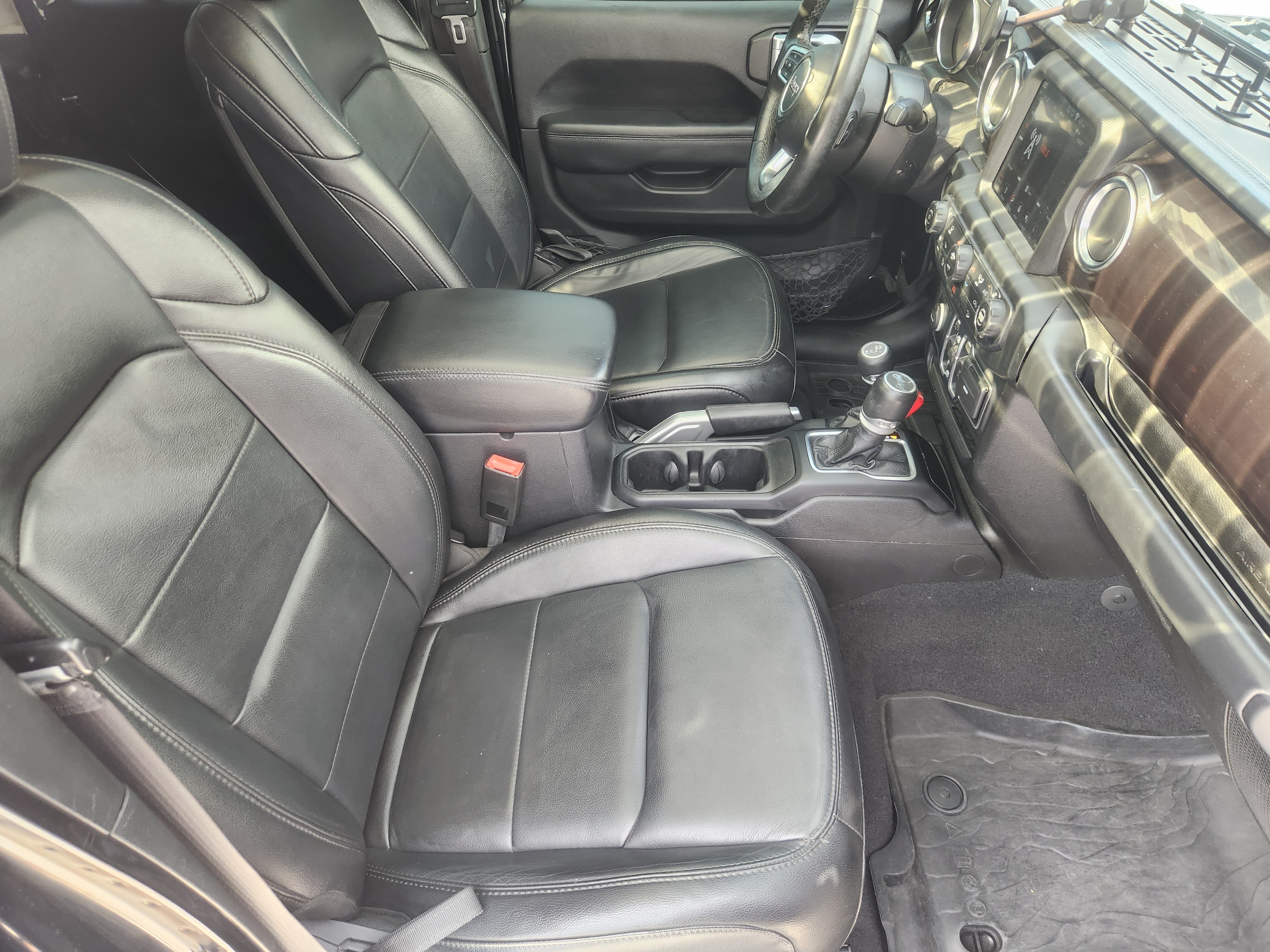 Used 2019 Jeep Wrangler Unlimited Sahara AWD/4WD image 15