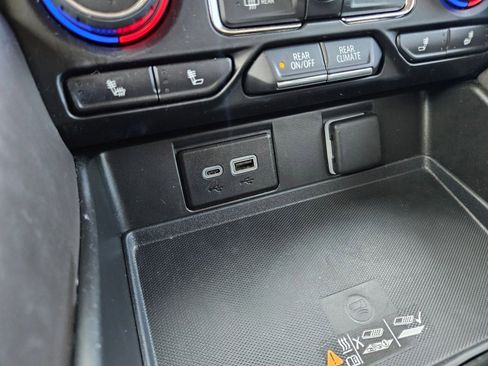 Used 2023 Chevrolet Tahoe Z71 w/ Luxury Package image 19