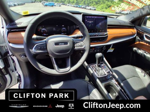 Certified 2025 Jeep Compass Limited w/ Elite Group AWD/4WD image 11