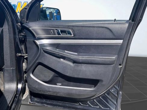 Used 2016 Ford Explorer XLT w/ Equipment Group 202A AWD/4WD image 33