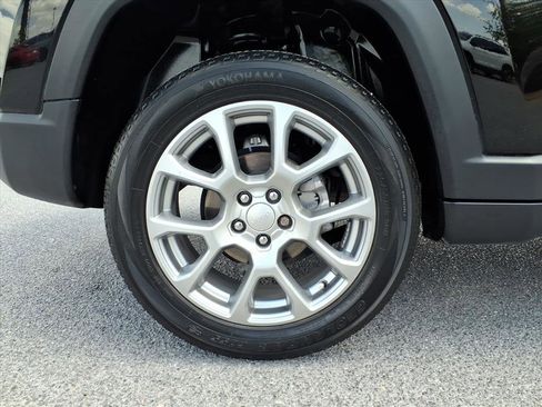 Used 2023 Jeep Compass Latitude image 25