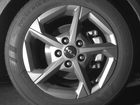 Used 2025 Kia K4 LXS image 13