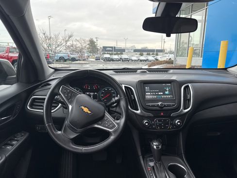 Used 2018 Chevrolet Equinox LT image 2