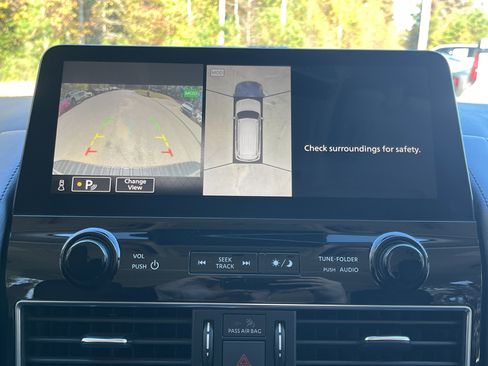 Used 2023 Nissan Armada SL w/ Captain's Chairs Package image 5