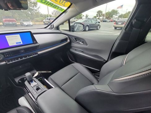 Used 2023 Toyota Prius LE image 3