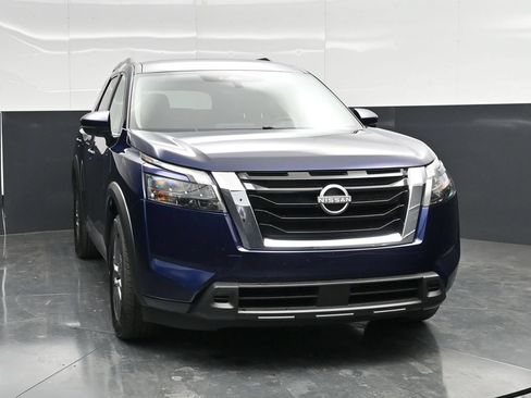 Used 2025 Nissan Pathfinder SV AWD/4WD image 4