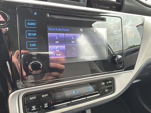 Used 2019 Toyota Corolla LE image 24