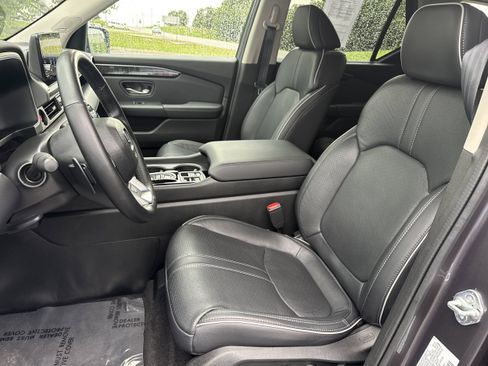 Used 2023 Honda Pilot Elite image 3