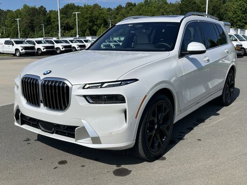 Used 2024 BMW X7 xDrive40i w/ Premium Package AWD/4WD image 5