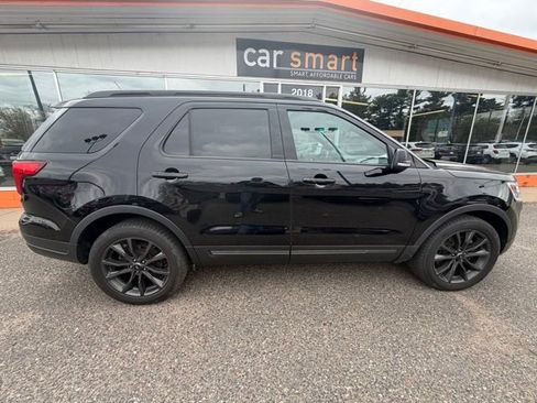 Used 2018 Ford Explorer XLT w/ Equipment Group 202A AWD/4WD image 7