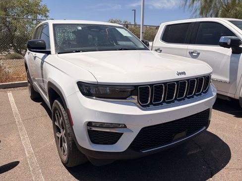 Used 2023 Jeep Grand Cherokee Limited AWD/4WD image 3