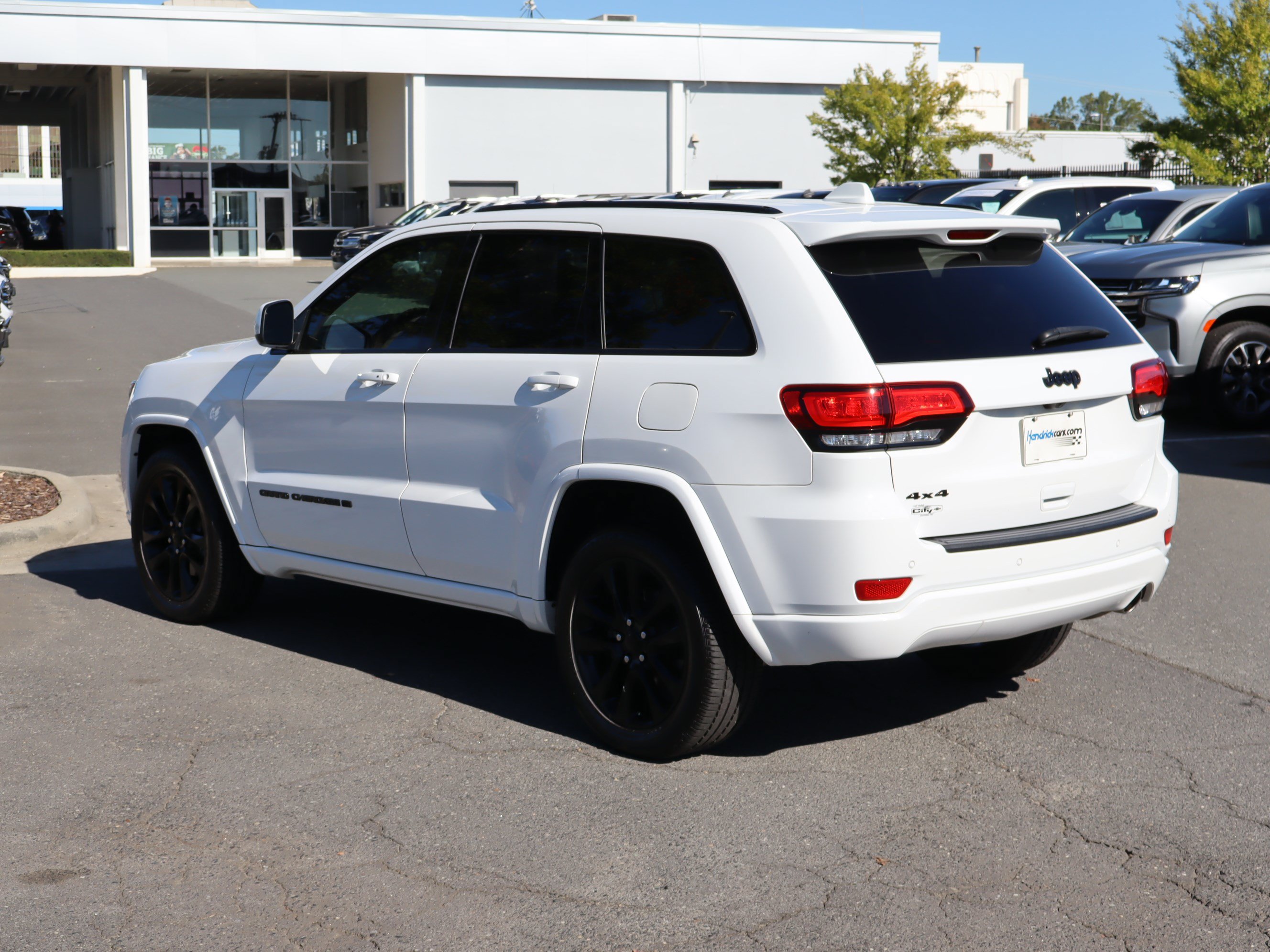 Used 2022 Jeep Grand Cherokee Laredo X AWD/4WD image 8