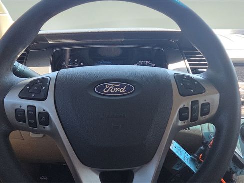 Used 2018 Ford Taurus SE image 11