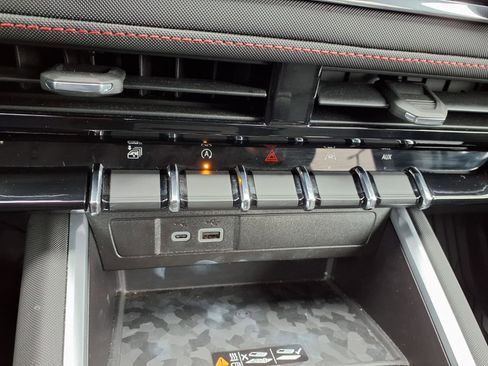 Used 2023 Chevrolet Colorado Z71 w/ Z71 Convenience Package 2 image 5