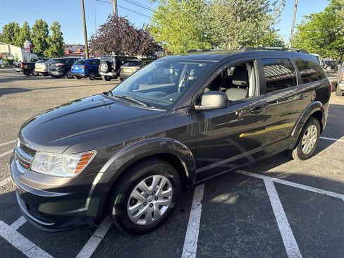 Used 2017 Dodge Journey SE w/ Flexible Seating Group FWD image 2