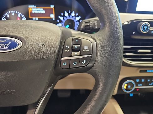 Used 2020 Ford Escape SE image 17