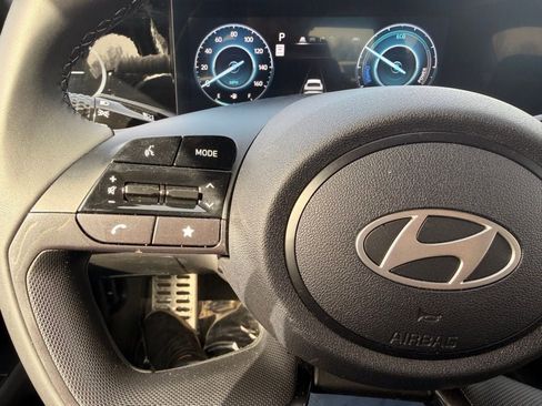 Used 2025 Hyundai Elantra SEL FWD image 17