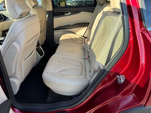 Used 2017 Lincoln MKX Reserve w/ Lincoln MKX Climate Package image 10