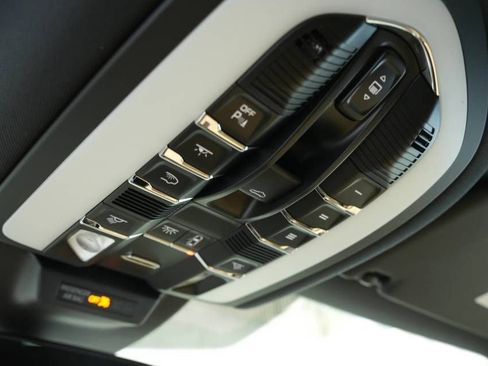 New 2026 Porsche Macan image 36