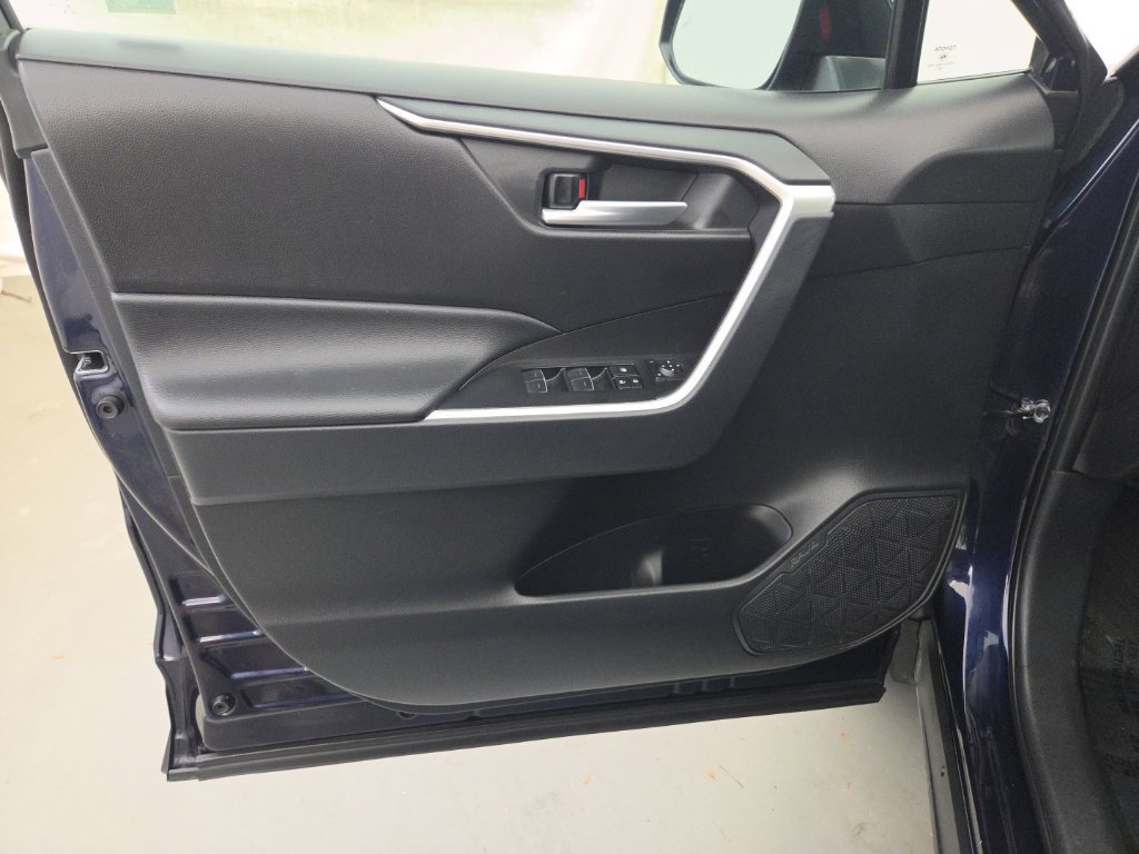 Used 2025 Toyota RAV4 XLE AWD/4WD image 23