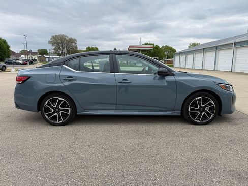 Used 2024 Nissan Sentra SR w/ SR Premium Package FWD image 4