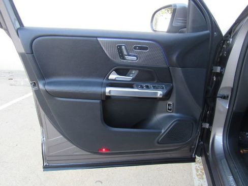 Used 2022 Mercedes-Benz GLB 250 w/ Premium Package Lite image 12