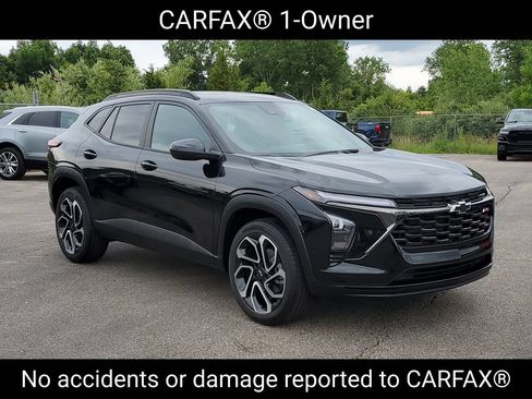 Certified 2024 Chevrolet Trax RS w/ Sunroof Package FWD image 2