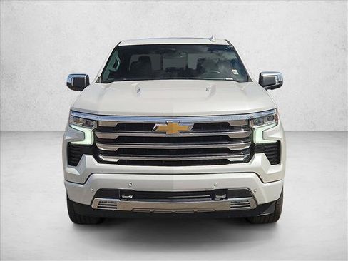 Used 2023 Chevrolet Silverado 1500 High Country w/ High Country Premium Package AWD/4WD image 2